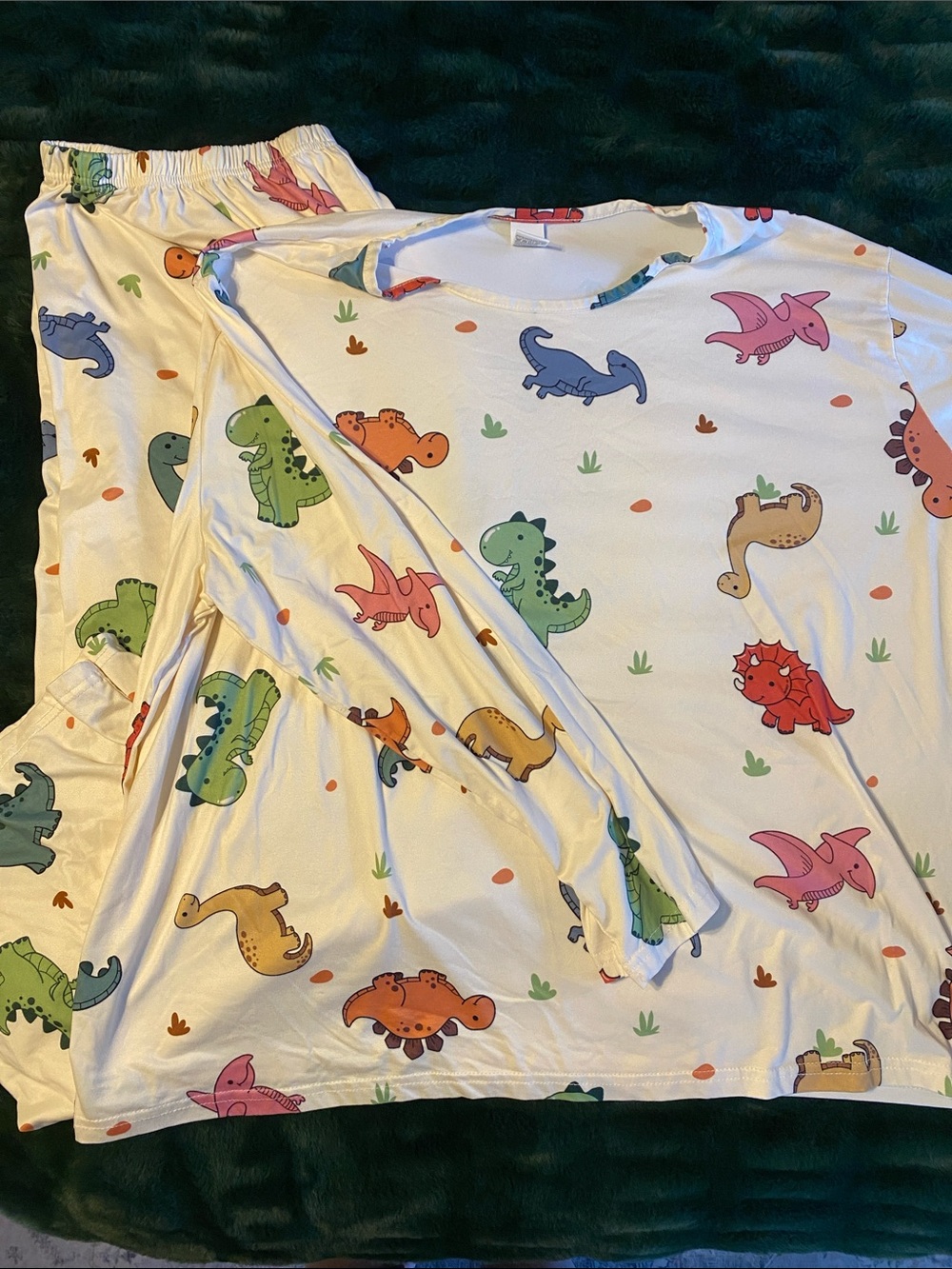 SHEIN White Dinosaur Print Pajama Set with Multicolor Dinosaurs